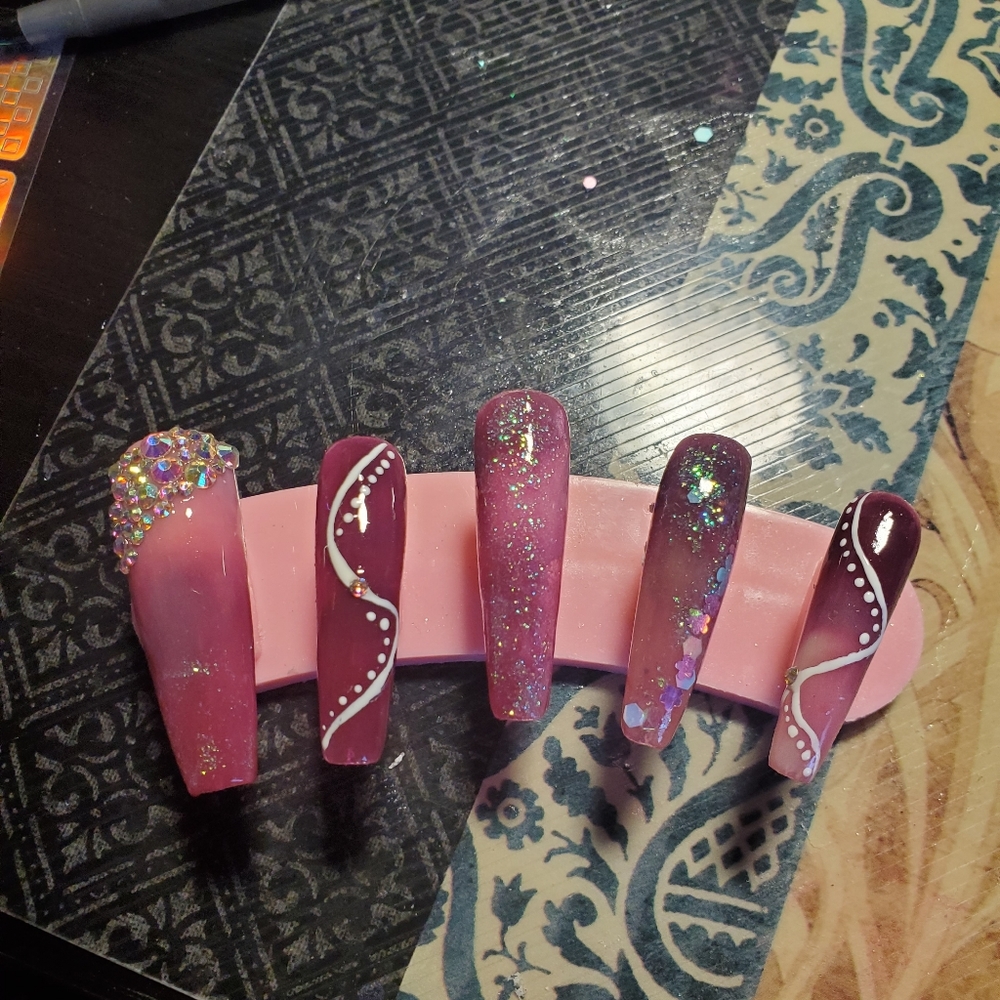 Custmized nail sets - Picture 2 of 2